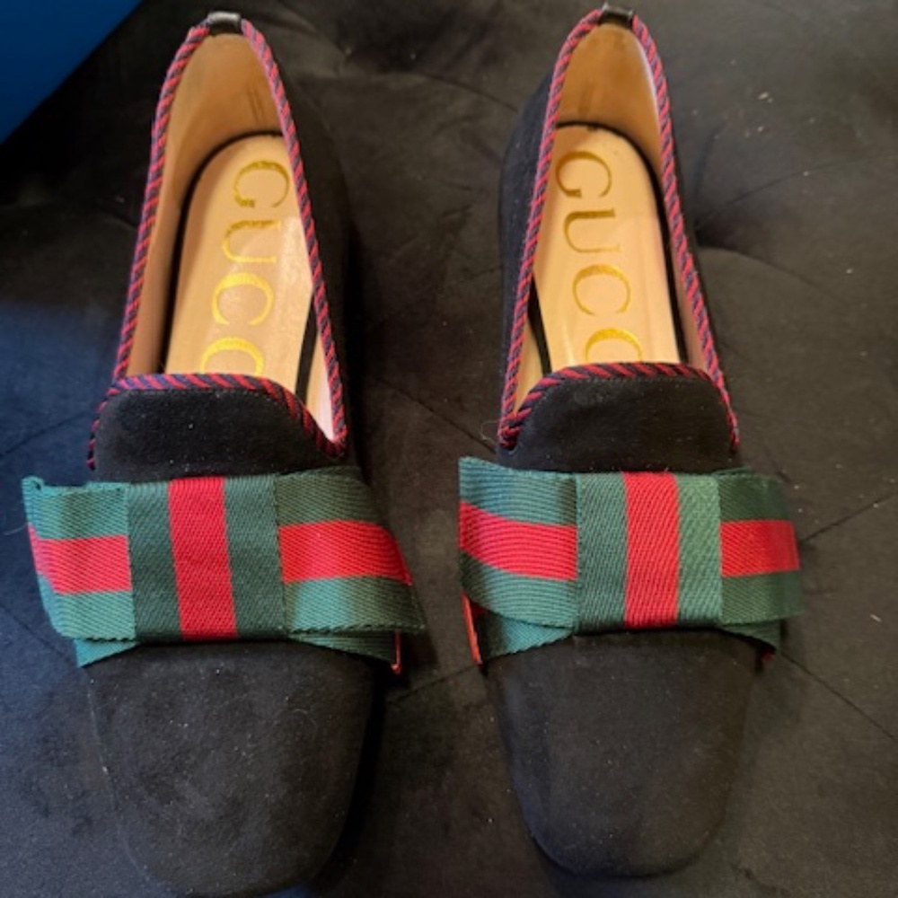 Suede Gucci Loafers with red and green bow size 37- they are the Kardashians